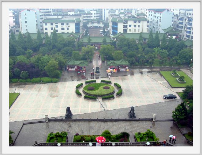 Garden in front of the paviliion